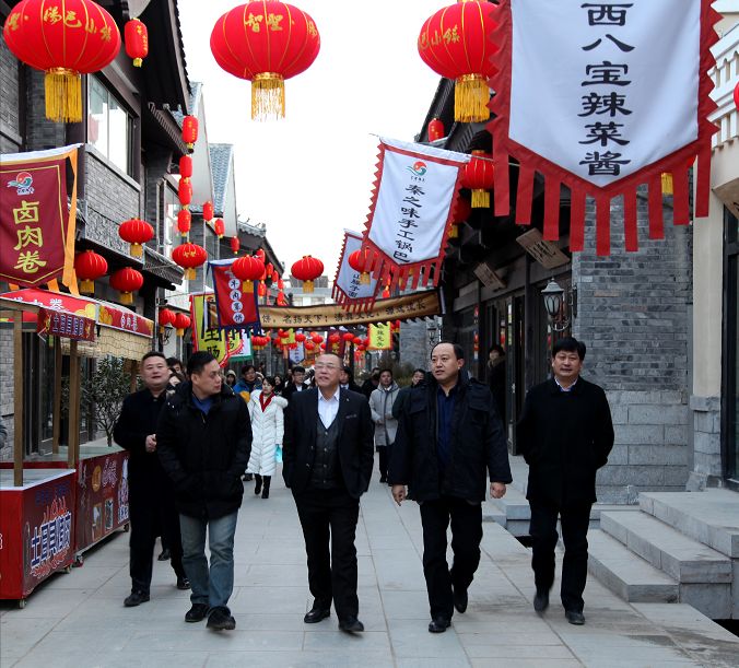 乡村旅游“带头人”采风团到我县采风