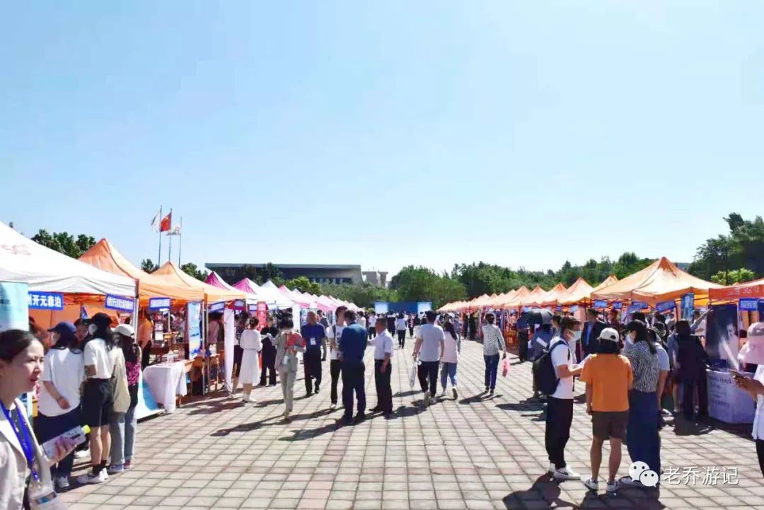 师生一起合影