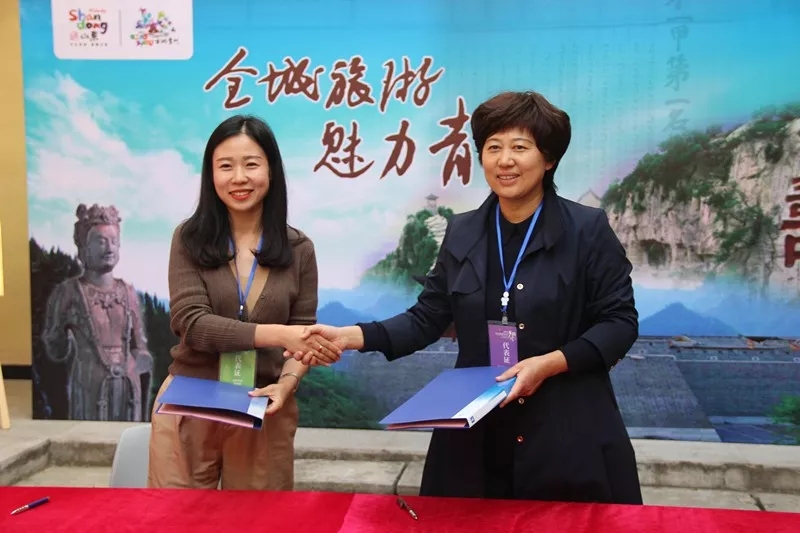 洽谈区交流洽谈