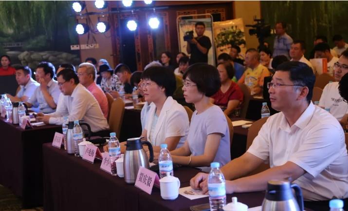 出席本次推介会的有山东省旅游发展委员会市场开发处处长闫向军同志，山东省旅游行业协会秘书长尚玉轩同志，济南市旅游发展委员会副主任任晓策同志，莒县县委常委、宣传部部长卢兆梅同志，莒县人大常委会副主任刘维军同志，莒县人民政府副县长李小雪同志，莒县政协副主席贾高仟同志，莒县旅游局局长贾庆毅同志，莒县县内A级景区、旅行社负责同志等领导嘉宾120余人。人民网、山东广播电视台、半岛网、大众日报、大众网、齐鲁晚报、济南时报、日照日报等50家省内主流媒体竞相报道。